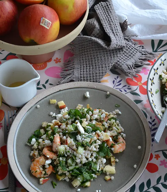 Taboulé perlé d’été aux crevettes, pomme, concombre et féta